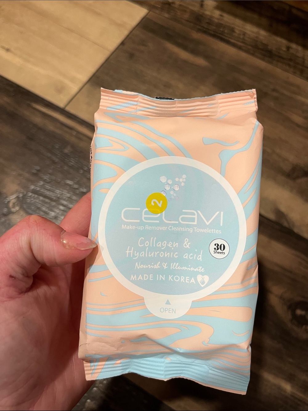 Celavi Collagen & Hyaluronic Acid Makeup Remover Towelettes - Peach & Light Blue